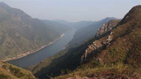 飛霞山玩多久 飛霞山上的每一处景致，仿佛都是大自然精心雕琢的艺术品。